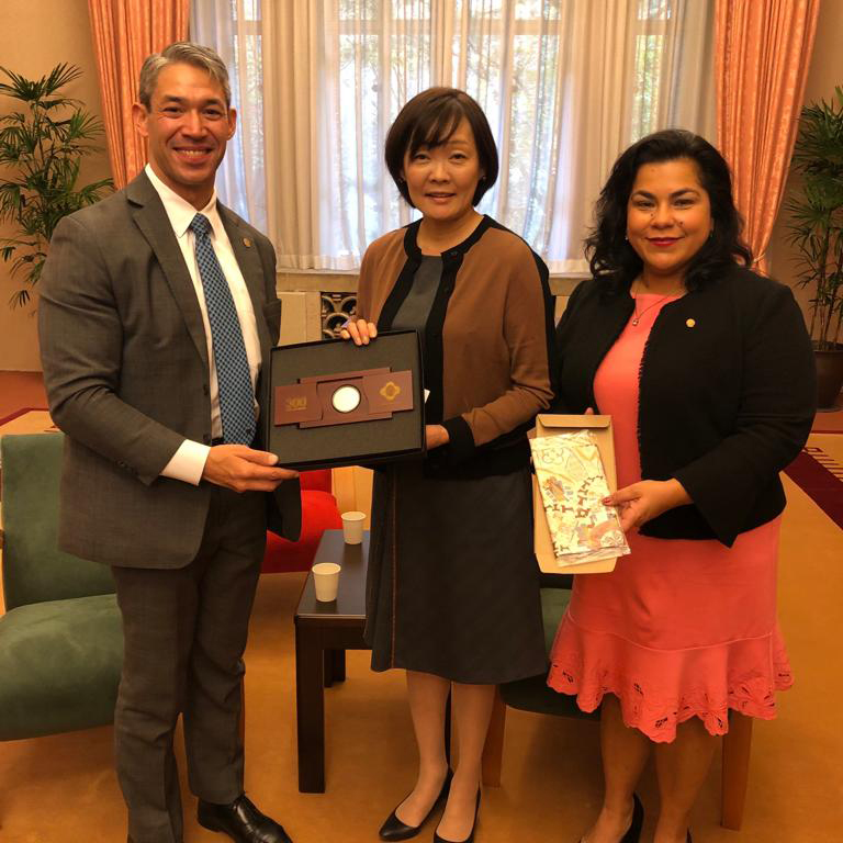 Ron Nirenberg, Akie Abe, and Staffer pose for photo